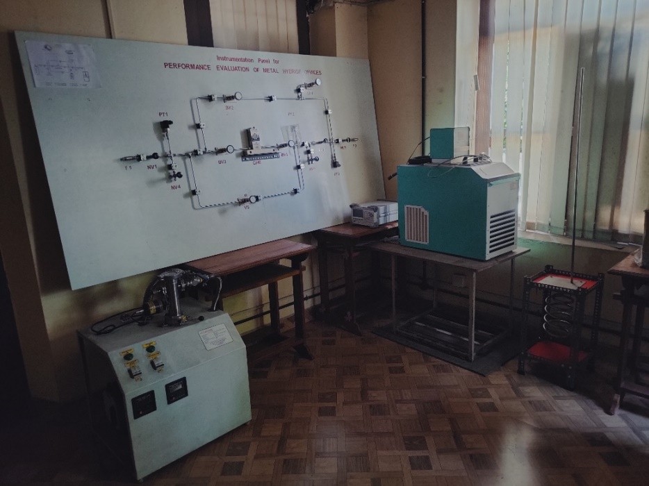 Metal hydride hydrogen storage tank experimental setup